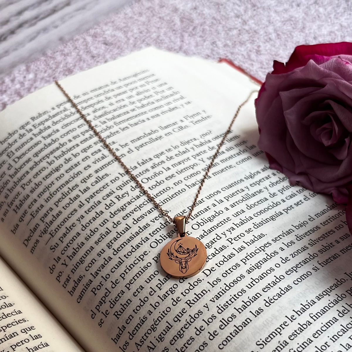 Collar Sarah J Maas (Acotar, Trono de Cristal y Ciudad Medialuna)
